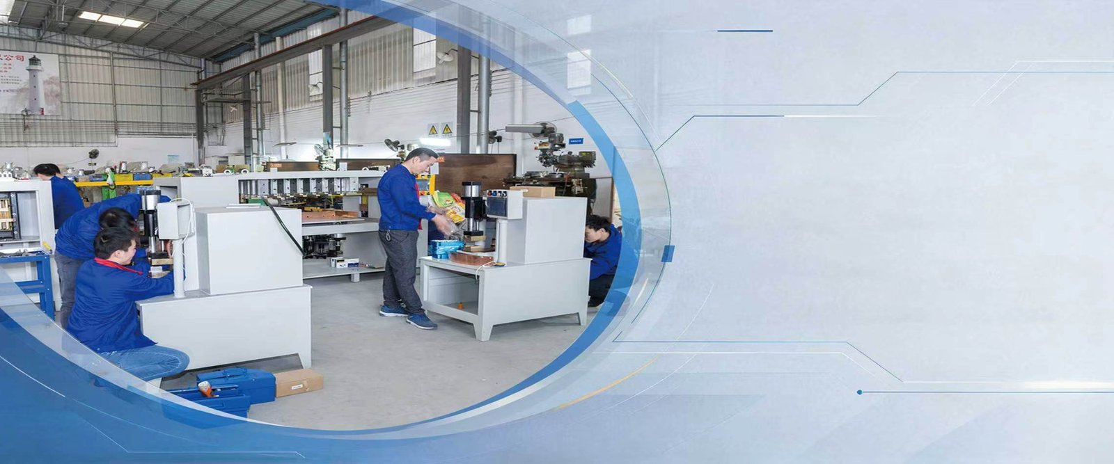 JUNWEI technicians assembling welding machines in the factory